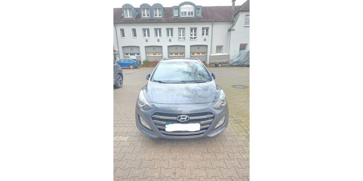 Hyundai i30 102.000 km 10.700 &euro; Recklinghausen 45663