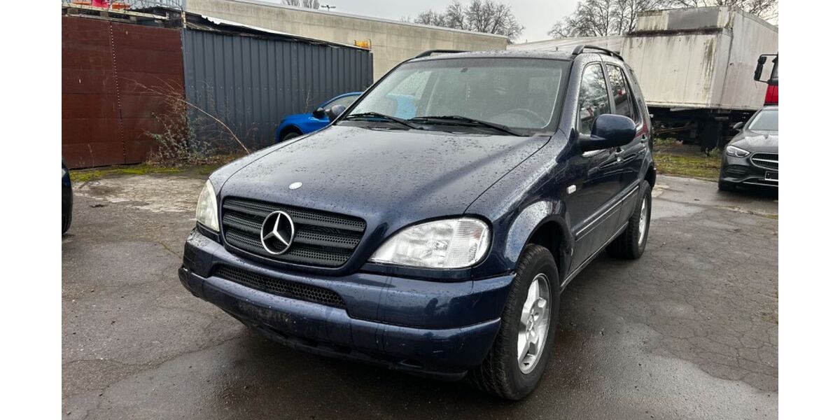 Mercedes-Benz ML 320 210.000 km 2.400 &euro; Oberhausen 46149