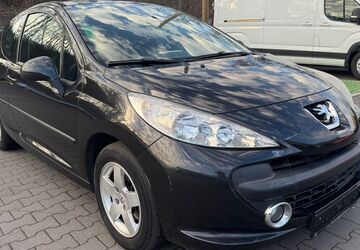Peugeot 207 176.000 km 2.490 &euro; Bottrop 46238