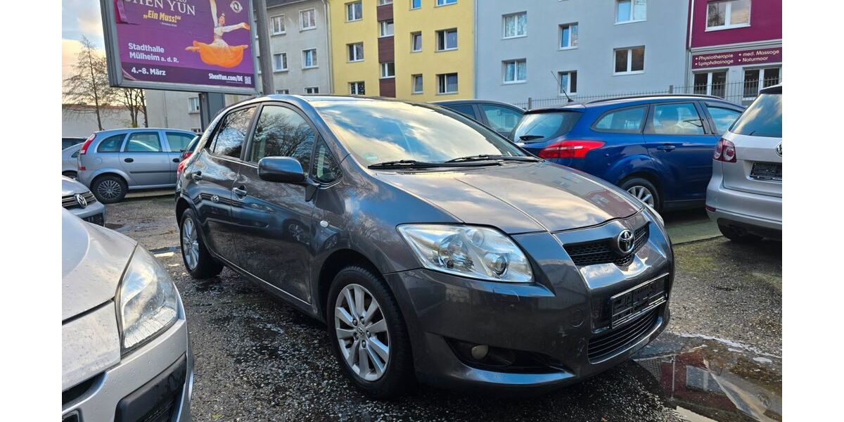 Toyota Auris 124.000 km 6.800 &euro; Essen 45144