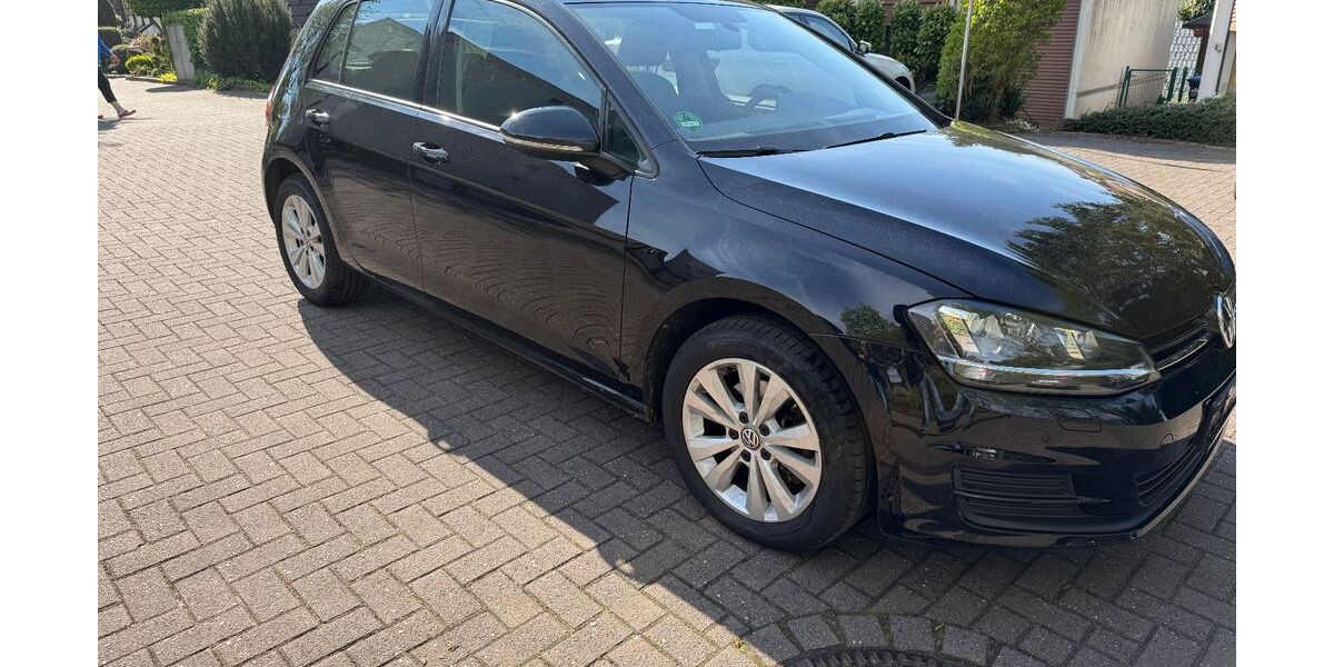 VW Golf 88.000 km 10.500 &euro; Essen 45359