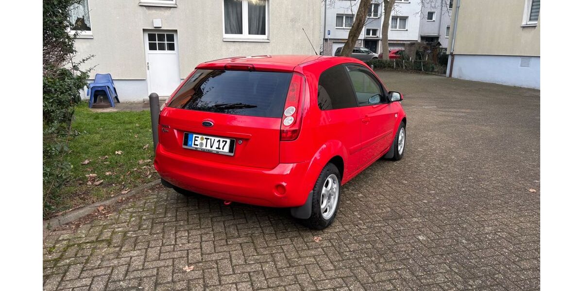 Ford Fiesta 240.000 km 1.150 &euro; Essen 45359
