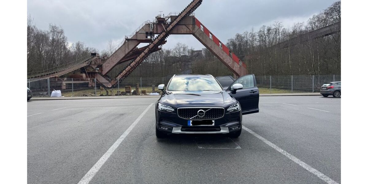Volvo V90 Cross Country 305.000 km 16.000 &euro; Essen 45327