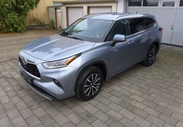 Toyota Highlander 124.785 km 35.950 &euro; Gladbeck 45968