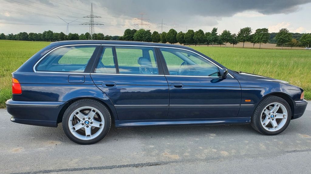 BMW 528 306.000 km 4.900 &euro; Dortmund 44229
