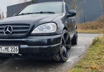 Mercedes-Benz ML 320 328.000 km 2.200 &euro; Hattingen 45525