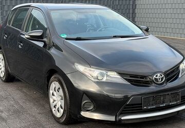 Toyota Auris 99.987 km 8.650 &euro; Dortmund 44149