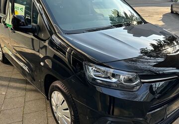 Toyota Proace (Verso) 45.381 km 14.950 &euro; Gelsenkirchen 45899