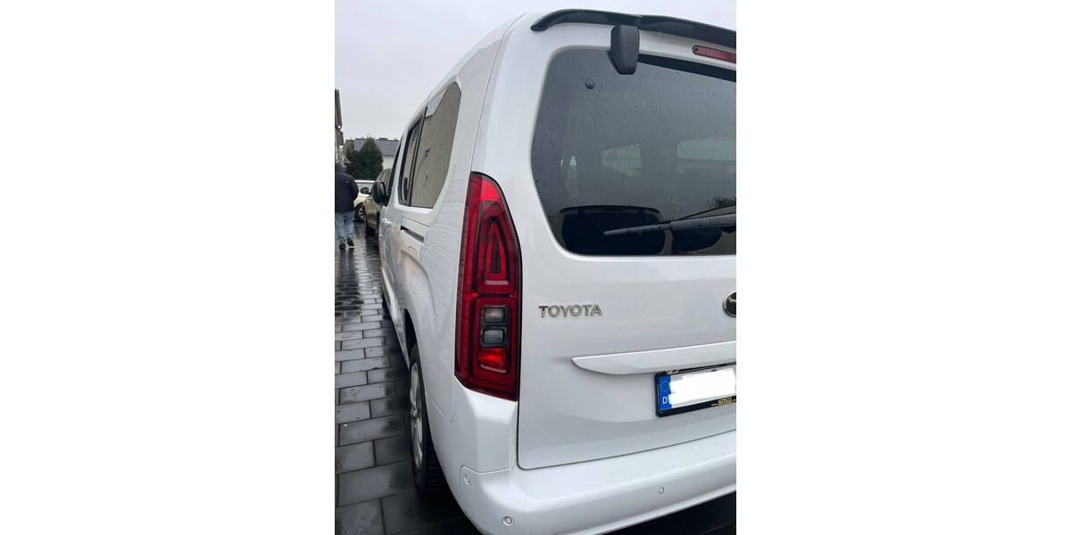 Toyota pro ace city verso 82.000 km 22.800 &euro; Dortmund 44135