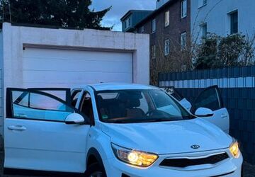 Kia Stonic 81.000 km 9.900 &euro; Gelsenkirchen 45889