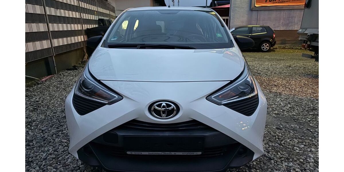 Toyota Aygo (X) 63.596 km 8.890 &euro; Essen 45143