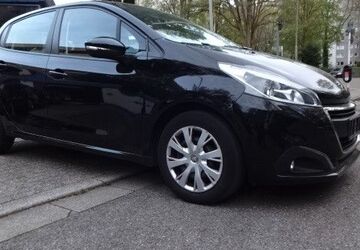 Peugeot 208 111.688 km 4.900 &euro; Essen 45276