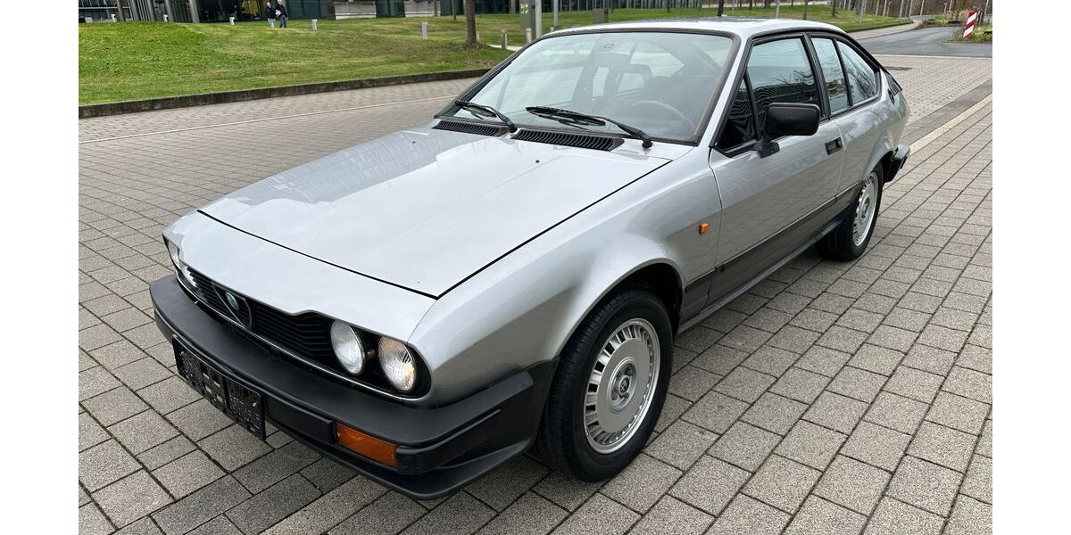 Alfa Romeo GTV 131.718 km 13.000 &euro; Essen 45131